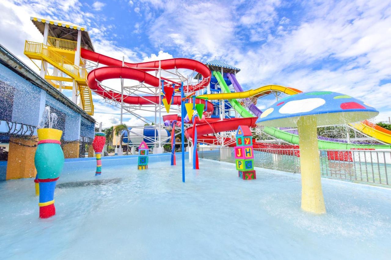 Eon Centennial Resort Hotel&Waterpark Iloilo City Buitenkant foto